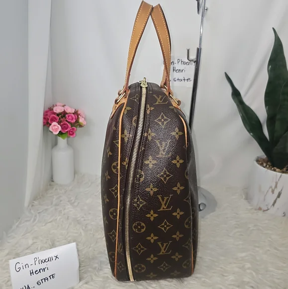 🔥😍 Beautiful Condition😍🔥 Authentic  Louis Vuitton Monogram Excursion  Bag - Picture 8 of 15